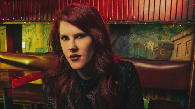 Vocalista da banda Kittie Revela Segredos de Turnês Selvagens com Slipknot: "Lutas de tasers"